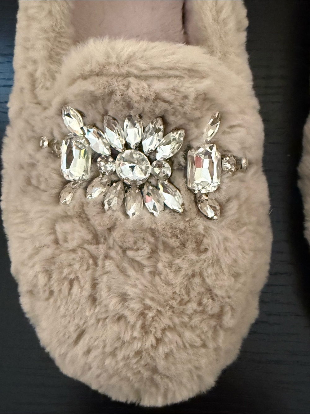 FREE PEOPLE SLIPPERS
*3rd picture is true color. - Picture 3 of 8